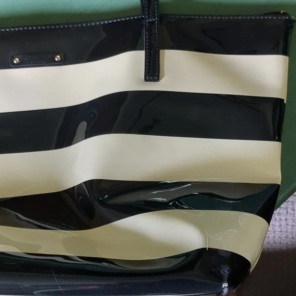KATE SPADE BLACK & BEIGE PATENT LEATHER BAG - Picture 15 of 16
